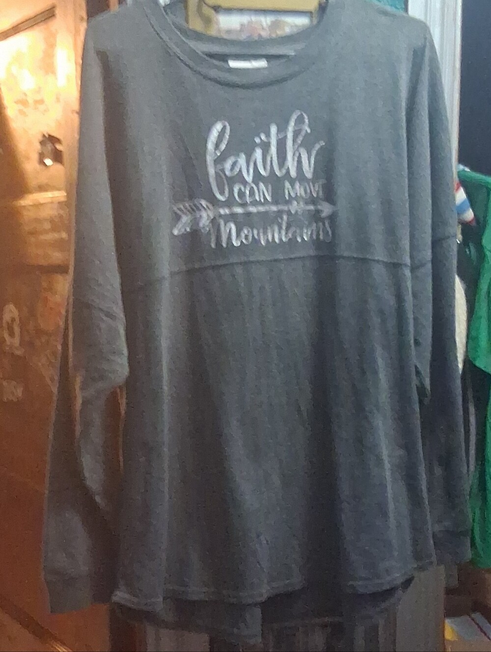 J.AMERICA SIZE LARGE Faith Can Move Mountains Sweatshirt Style Top